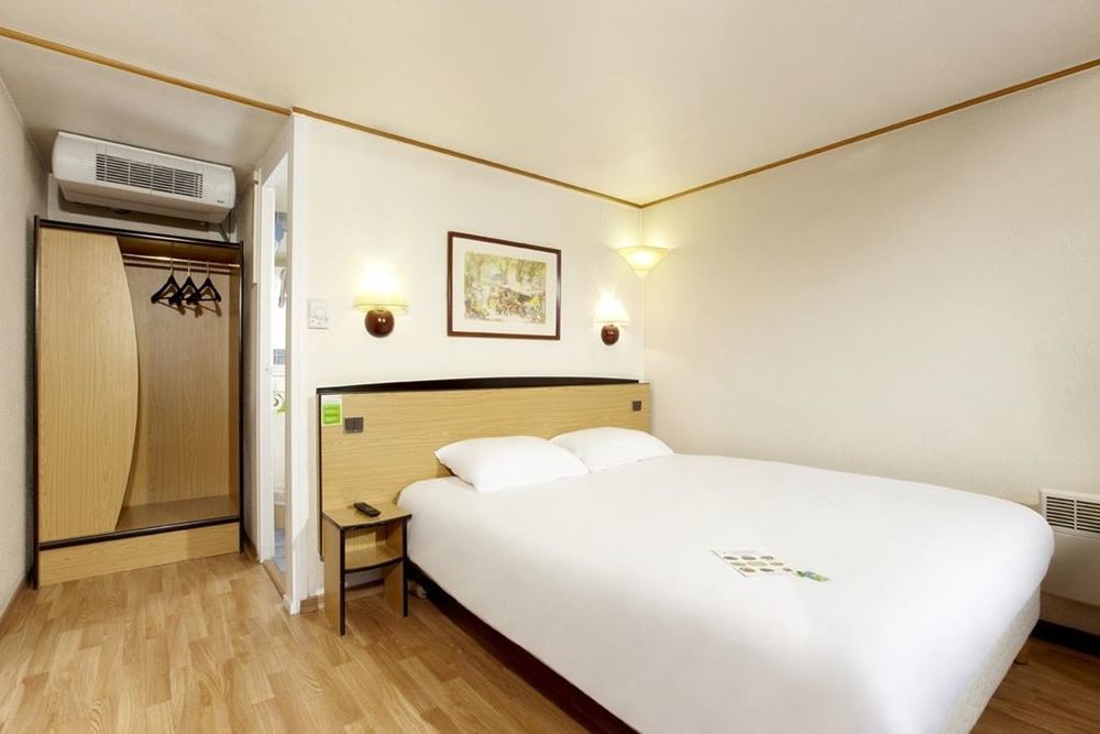 Campanile Annemasse - Geneve Hotel Room photo