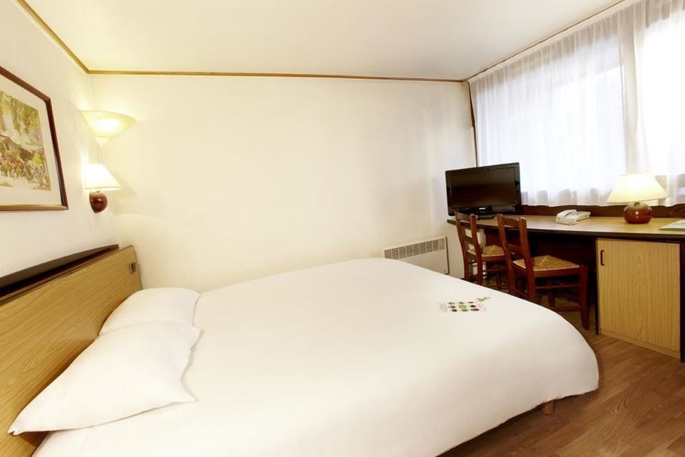 Campanile Annemasse - Geneve Hotel Room photo